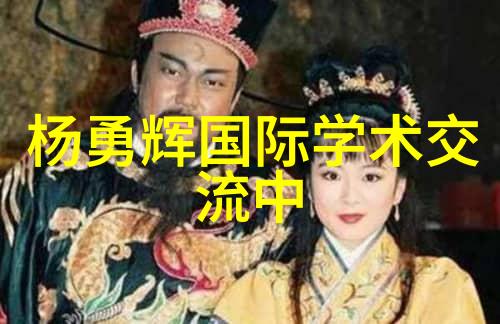 荒芜中绽放的生命人良土兀摄影作品中的反差之美